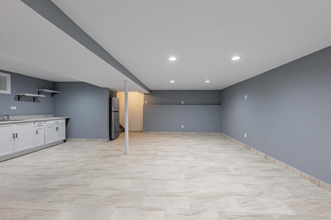 Building Photo - 7055 W 63rd St