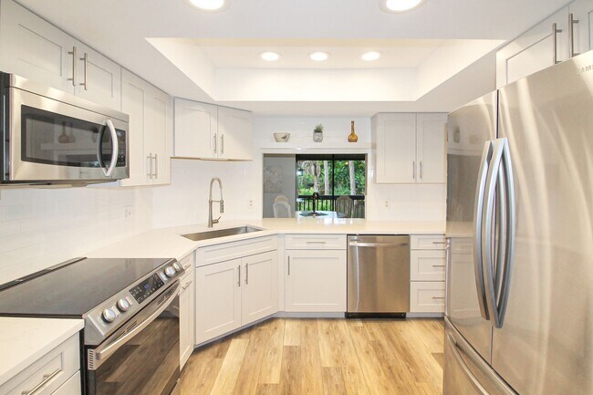 Foto del edificio - Pine Run Annual Condo for Rent