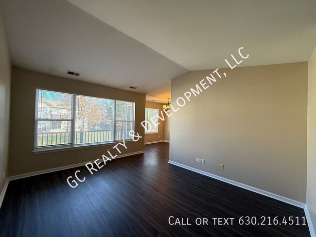 Foto del edificio - ***2 BDRM / 2ND FLOOR / WASHER & DRYER IN ...