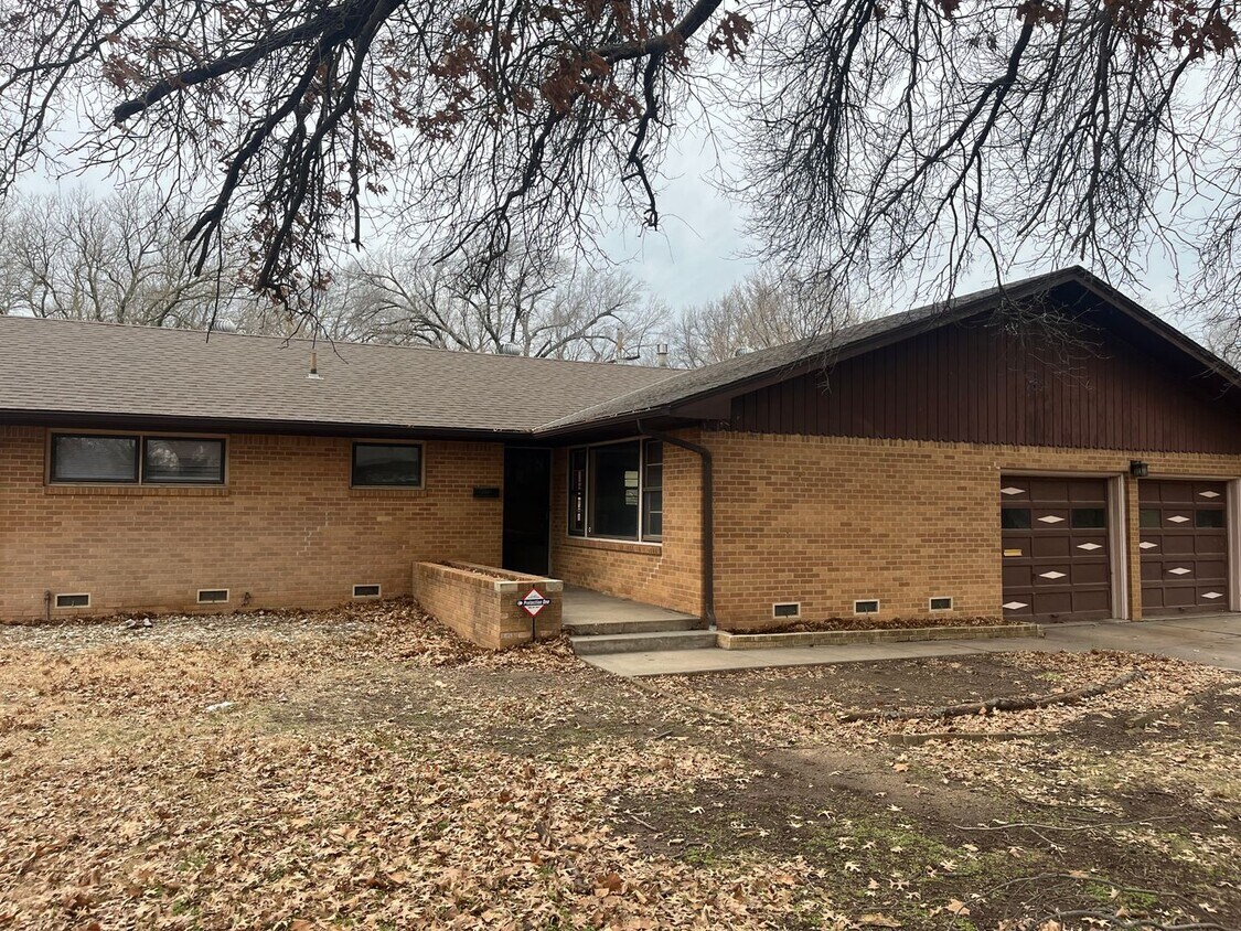 Primary Photo - 735 N Valleyview St