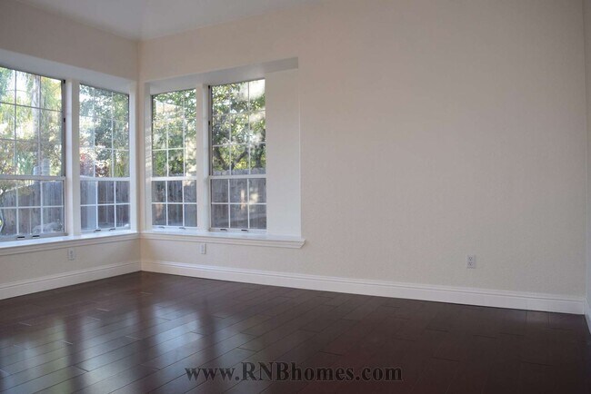 Foto del edificio - 303 Ironwood Cir