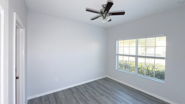 Foto del edificio - 4093 Shade Tree Ln