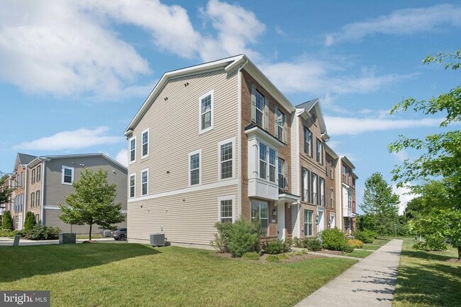 Building Photo - 46073 Hall Rd
