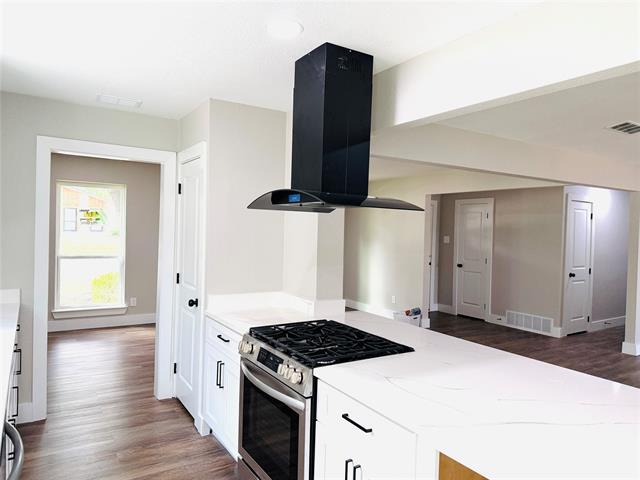 Building Photo - 526 Doral Pl