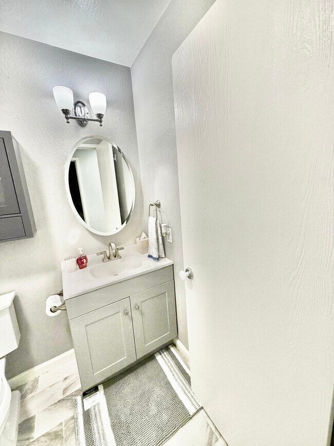 Baño - 1072 Maywood Ln