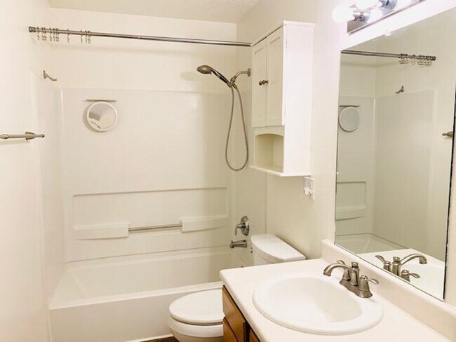 Foto del edificio - Lovely 1460/sf 3 Bedroom  2 Bath  2/CG TH