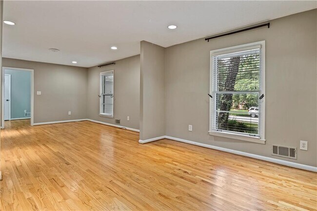 Building Photo - 5047 Hensley Dr