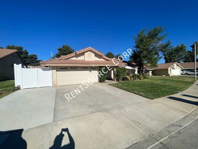 Building Photo - 40739 Via Nuevo-