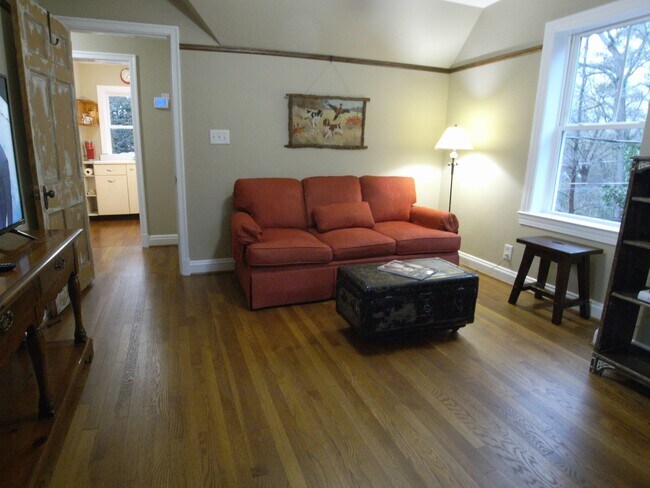 Living Rm - 1062 Rosedale Rd NE
