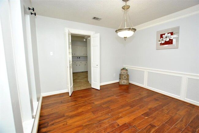 Building Photo - 14610 N Eldridge Pkwy