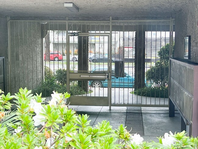 Building Photo - Green Court Apartments