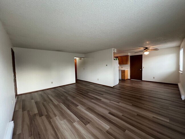 Foto del edificio - 2 Bed, 1 Bath Ground Floor Apartment