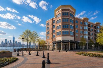 Building Photo - 22 AVENUE AT Port