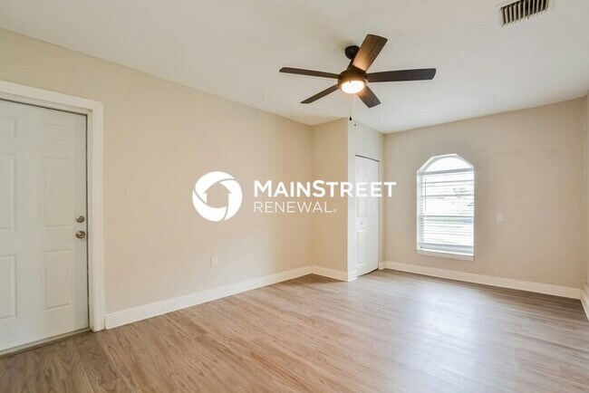 Foto del edificio - 3 Bedroom Pet-Friendly Home in Sanford, FL with Main Street Renewal