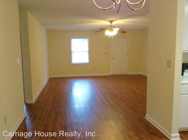 Building Photo - 4 br, 2 bath Apartment - 109 Barrington Drive