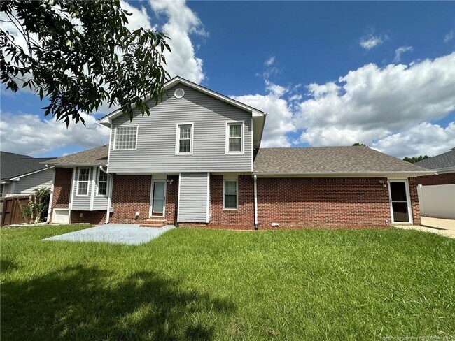 Building Photo - 8421 English Saddle Dr