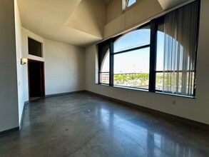 Building Photo - 611 W National Ave