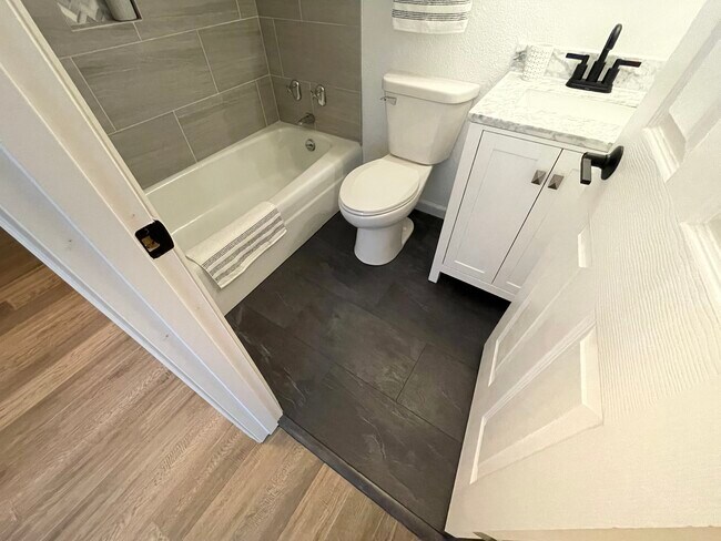 Foto del edificio - Saint Clair Apartments