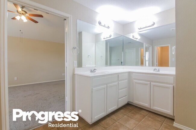 Foto del edificio - 5408 Creek Hill Ln