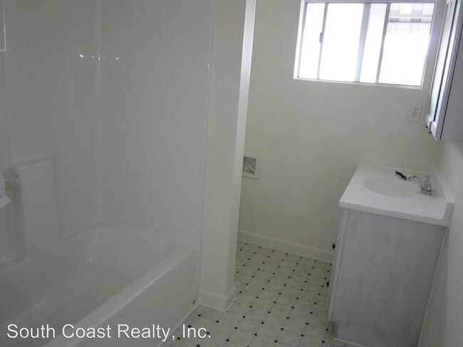 Foto del edificio - 4986 Rhoads Ave