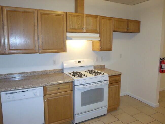 Building Photo - 146 Midland Ave