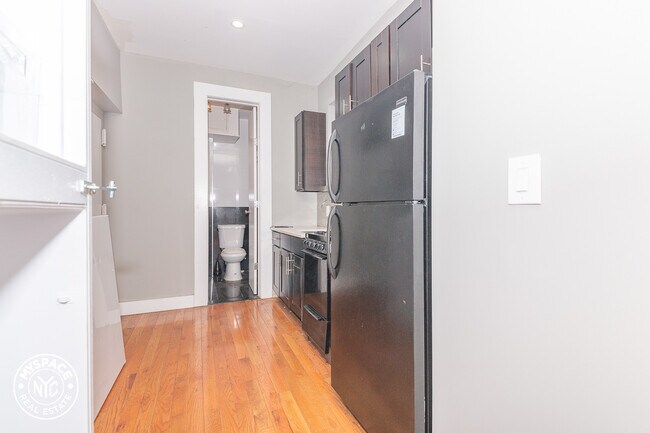 Building Photo - 367 S 5th St