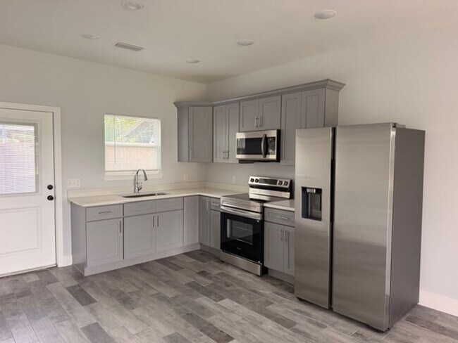 Building Photo - Orlando Rd Duplexes