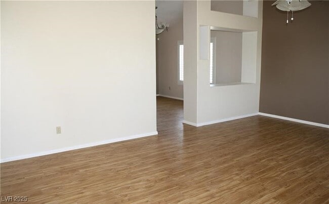 Foto del edificio - 380 E Happy Canyon Rd