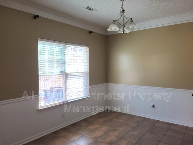 Building Photo - 563 Hansen Dr