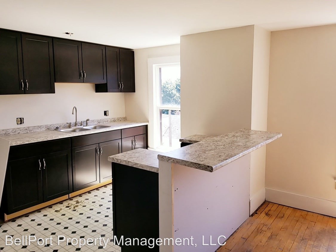 Primary Photo - 266-268 Danforth St
