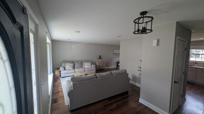 Foto del edificio - 721 Cutter Ln