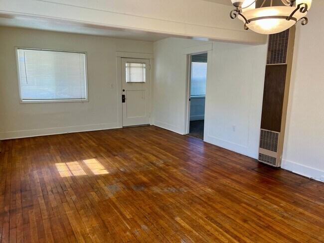 Foto del edificio - 3 Bedroom, 1 Bath Home in Fresno