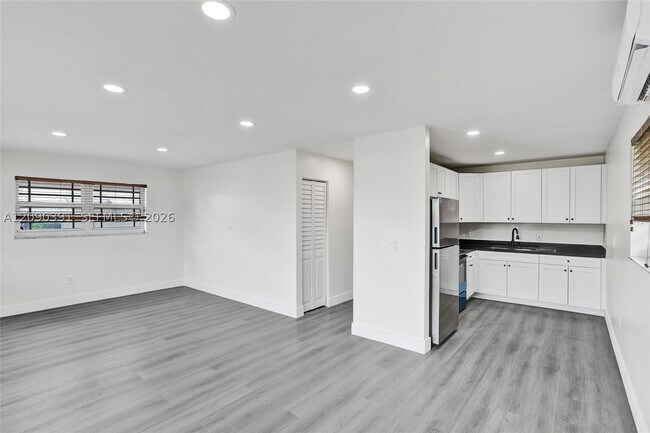 Foto del edificio - 1341 NW 75th St