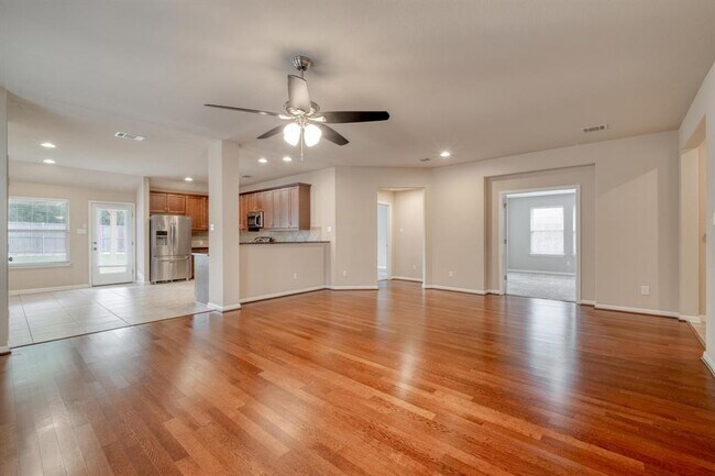 Foto del edificio - 7400 Longford Trail