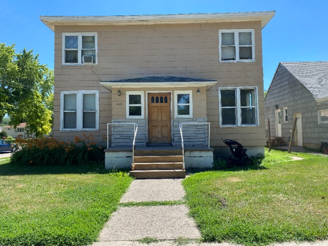 Building Photo - 458 3rd St NE