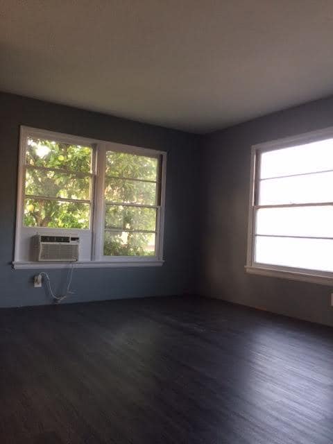 Primary Photo - 1501 E Maple St