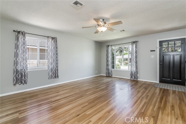 Foto del edificio - 1210 E Oakmont Ave