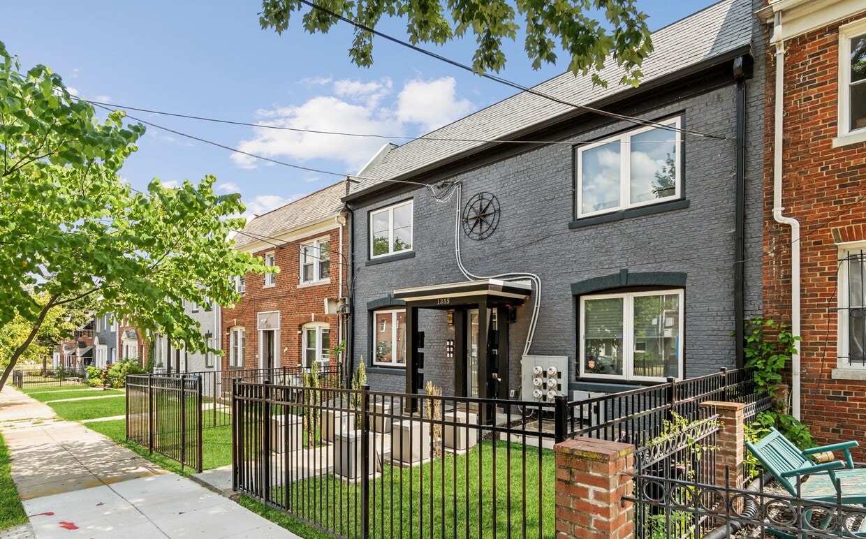 Building Exterior - 1355 Bryant St NE