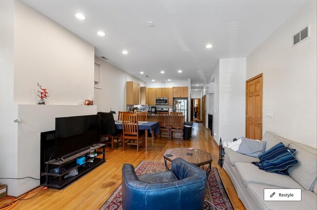Foto del edificio - 2338 N Greenview Ave