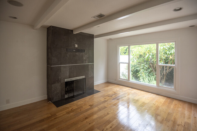 Building Photo - 903 N Beverly Glen Blvd
