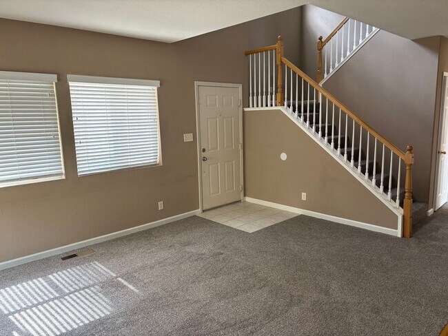Foto del edificio - 4 bedroom 2.5 bath in NW Suburban Reno