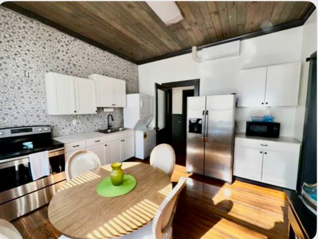Foto del edificio - 231 E Broughton St