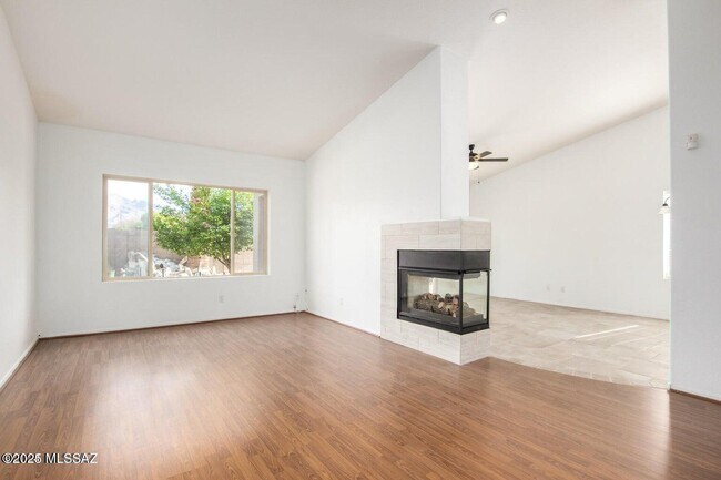 Foto del edificio - 9162 N Treasure Mountain Dr