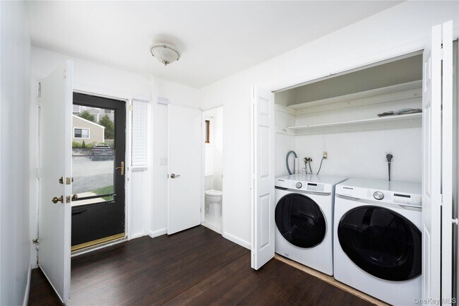 Foto del edificio - 14 Brewster Woods Dr