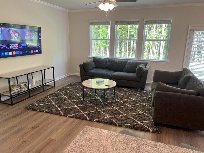 Foto del edificio - 620 Browns Reserve St