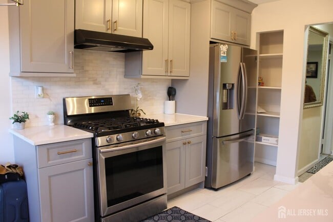 Building Photo - 707 Merrywood Dr
