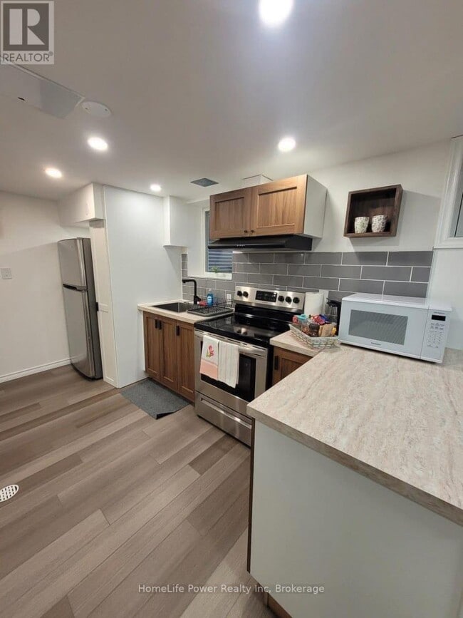 Building Photo - 200 Waverley Dr