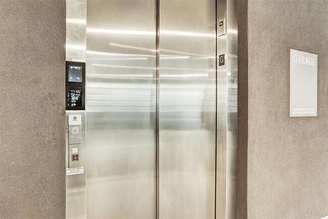 Foto del edificio - 4819 Caroline St