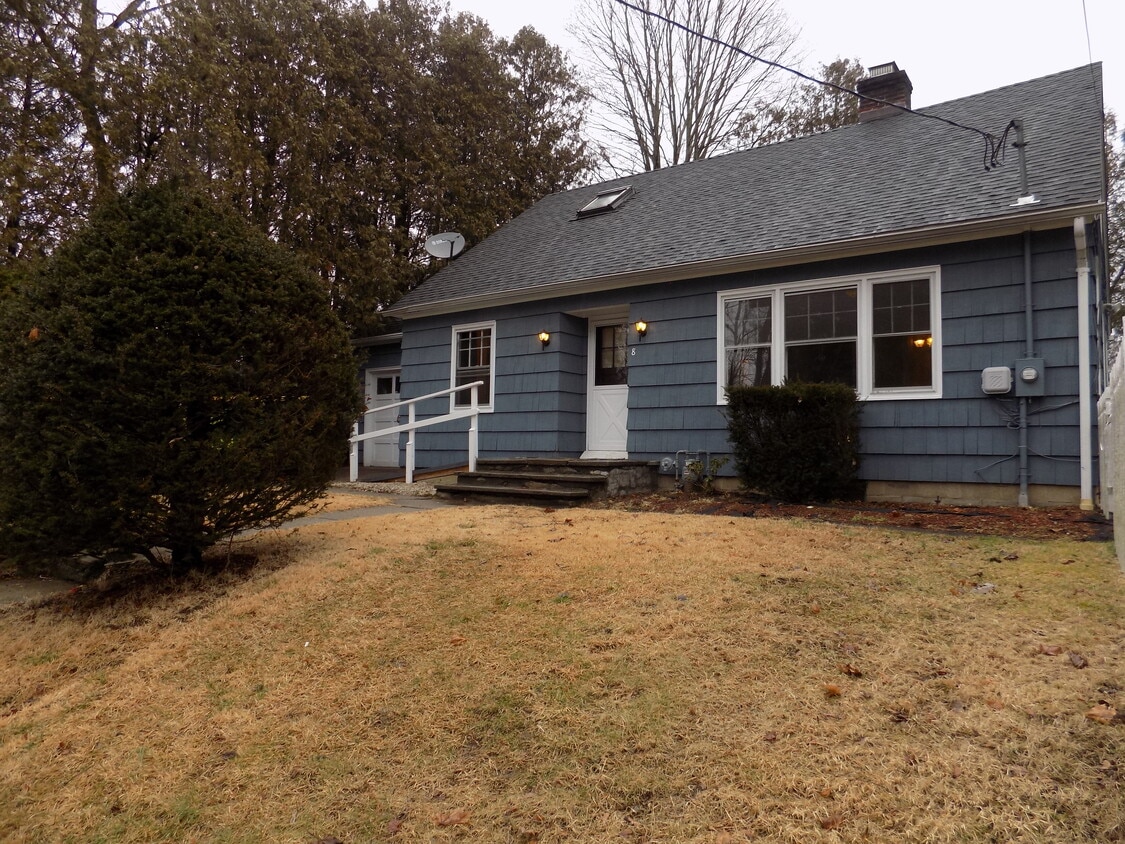 8 Locust St, Patterson, NY 12563 House Rental in Patterson, NY