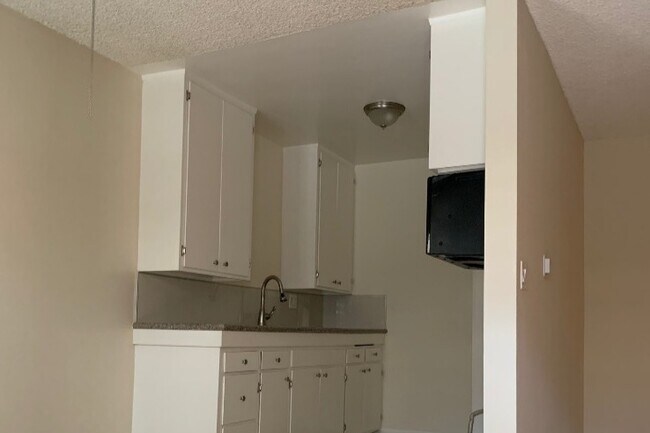 Foto del edificio - 16214 Vanowen St